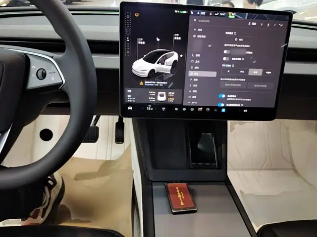 Tesla Model 3 — Фото автомобиля 9