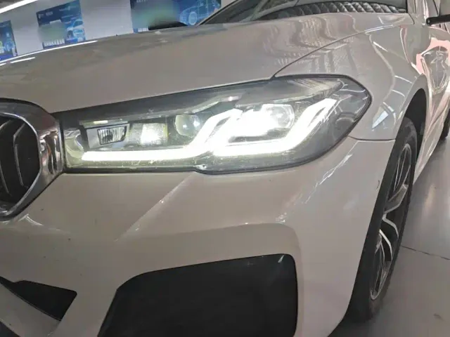 BMW 5 Series — Фото автомобиля 23