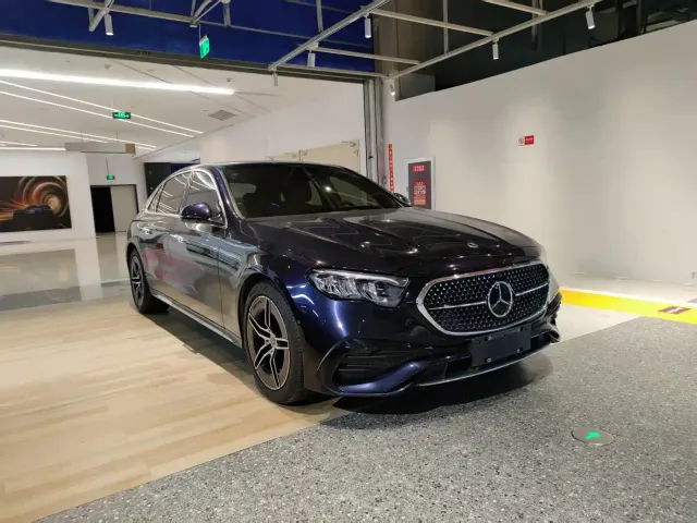 Mercedes-Benz E-Class — Фото автомобиля 3