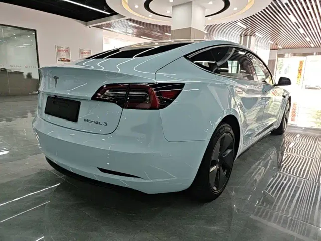 Tesla Model 3 — Фото автомобиля 6