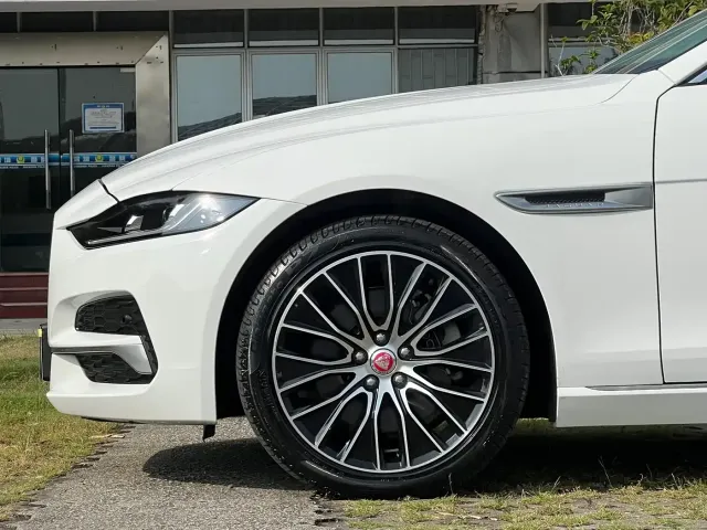 Jaguar XEL — Фото автомобиля 18