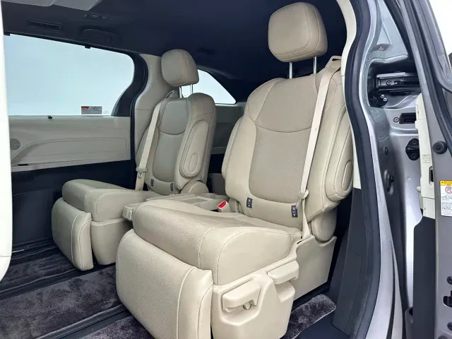 Toyota Sienna — Фото автомобиля 15