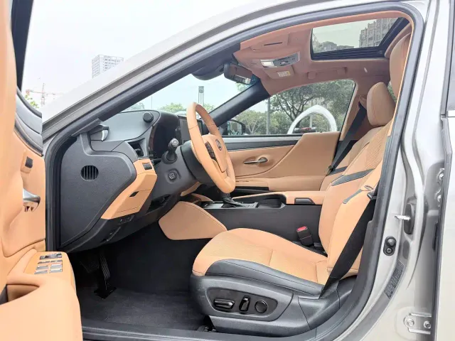 Lexus ES — Фото автомобиля 6
