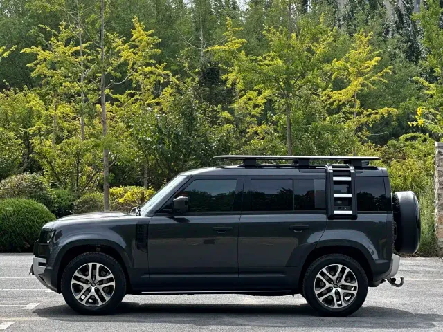Land Rover Defender — Фото автомобиля 3