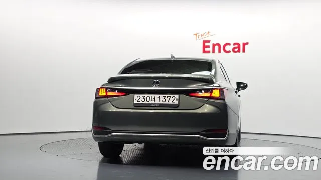 Lexus ES 7th Gen — Фото автомобиля 4