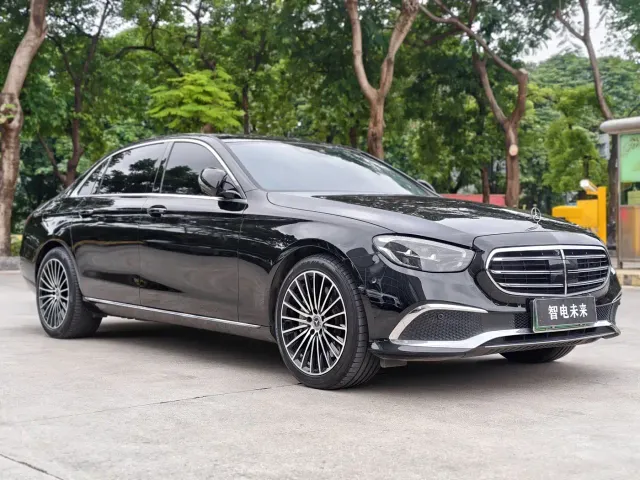 Mercedes-Benz E-Class — Фото автомобиля 3