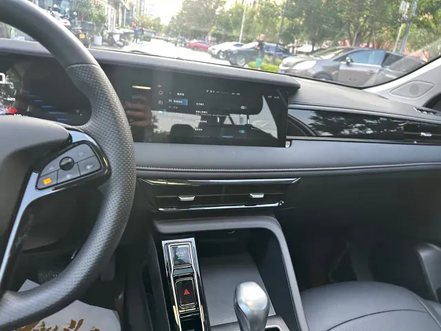 Roewe i5 — Фото автомобиля 11