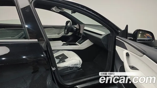 Tesla Model Y — Фото автомобиля 10