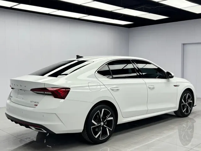 Škoda Octavia 2023 PRO TSI280 Premium Edition — Фото автомобиля 4