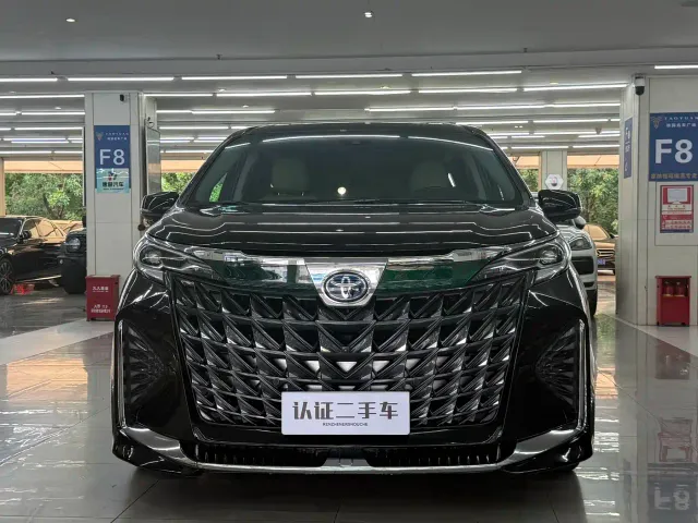 Toyota Sienna — Фото автомобиля 2