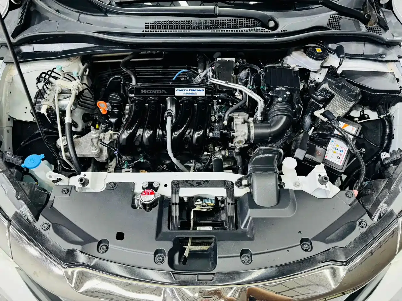 Honda Vezel 2022 1.5L CVT Phantom Night Pioneer Edition — Фото автомобиля 15