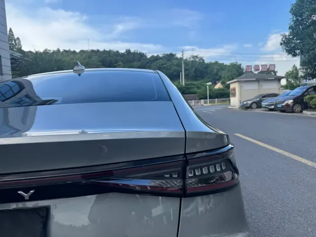 Chery Arrizo 8 — Фото автомобиля 6