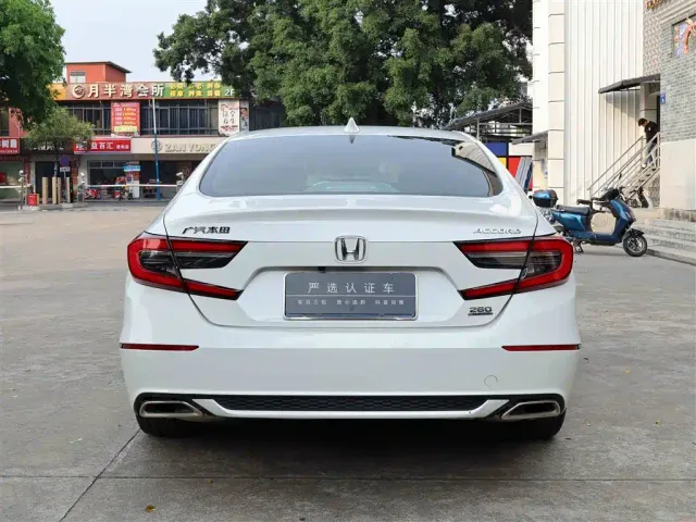 Honda Accord — Фото автомобиля 8