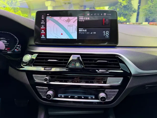 BMW 5 Series — Фото автомобиля 12