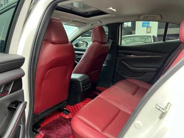 Mazda Axela — Фото автомобиля 6