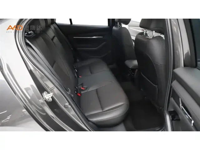 Mazda Axela — Фото автомобиля 8