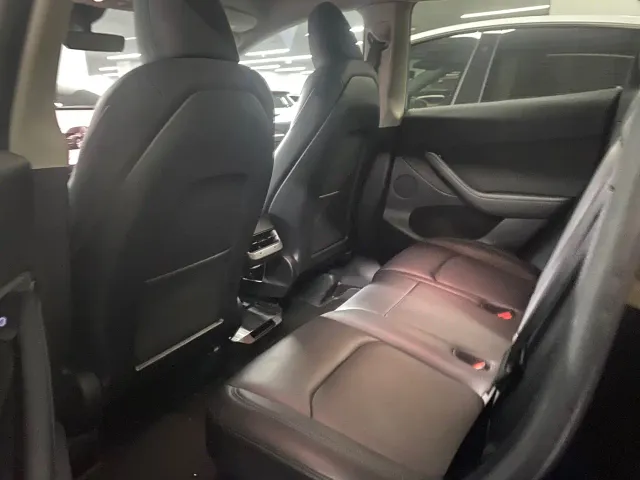 Tesla Model Y — Фото автомобиля 8