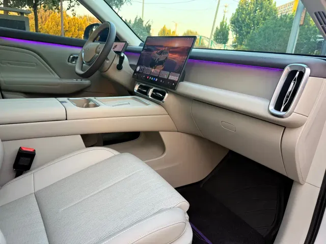Leapmotor B10 — Фото автомобиля 10