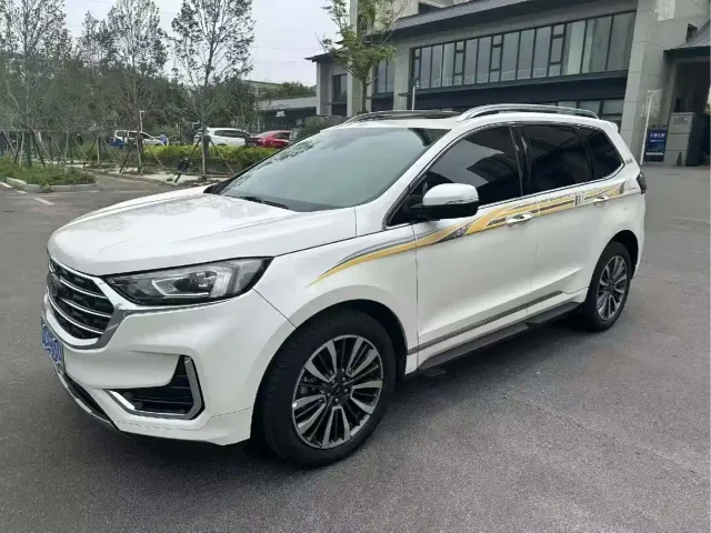 Ford Edge — Фото автомобиля 3