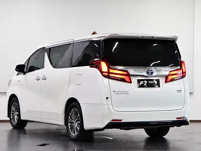 Toyota Alphard — Фото автомобиля 4