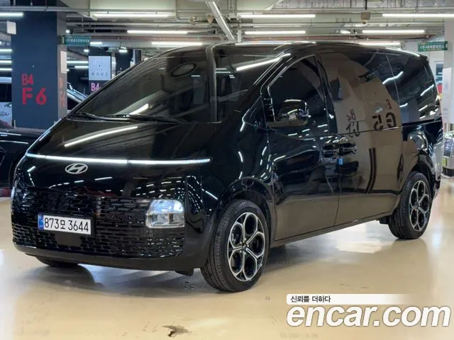 Фотография автомобиля — Hyundai Staria