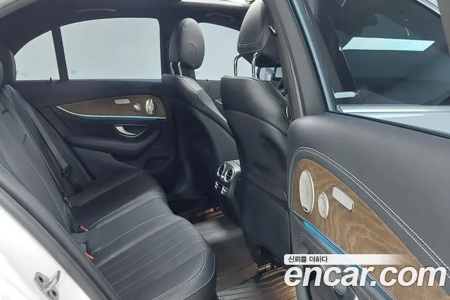 Mercedes-Benz E-Class — Фото автомобиля 10