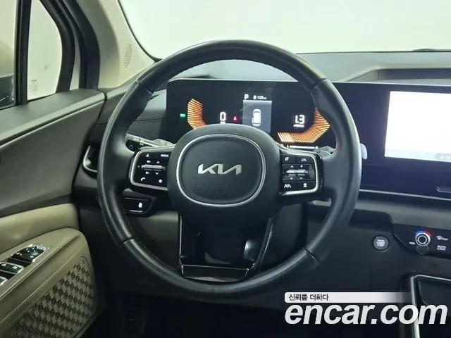 Kia Carnival Generation 4 — Фото автомобиля 8