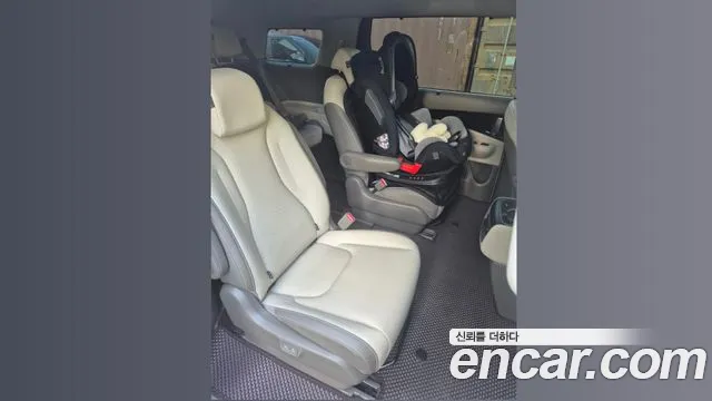 Kia Carnival — Фото автомобиля 7