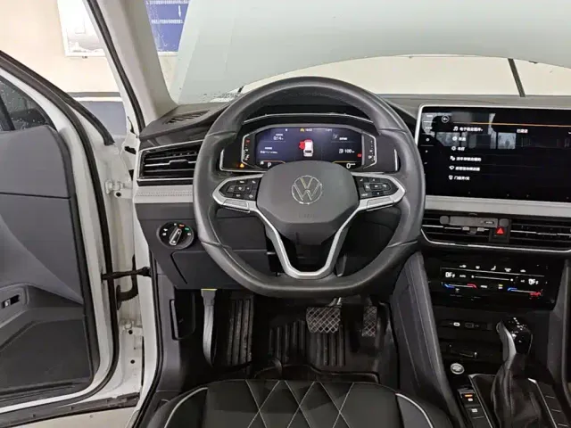 Volkswagen Tiguan L — Фото автомобиля 10