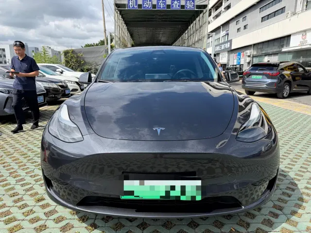 Tesla Model Y — Фото автомобиля 2