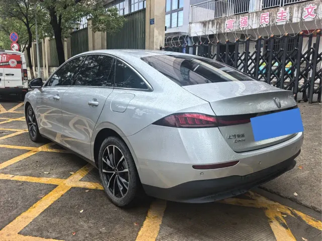 Roewe D7 — Фото автомобиля 6