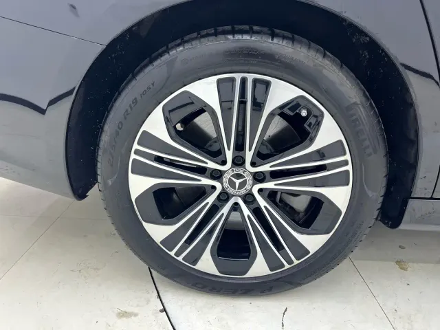 Mercedes-Benz E-Class — Фото автомобиля 23