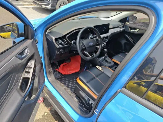 Ford Focus — Фото автомобиля 11