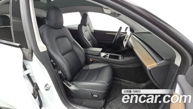 Tesla Model Y — Фото автомобиля 16