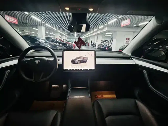 Tesla Model Y — Фото автомобиля 8