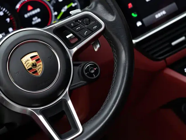 Porsche Cayenne — Фото автомобиля 20