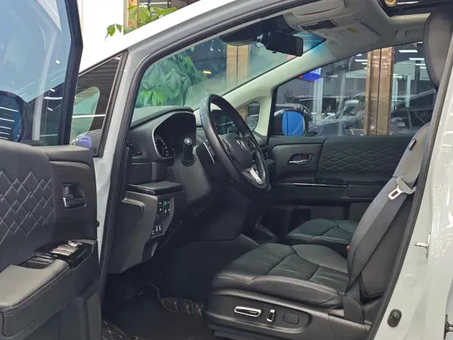 Honda Elysion — Фото автомобиля 6