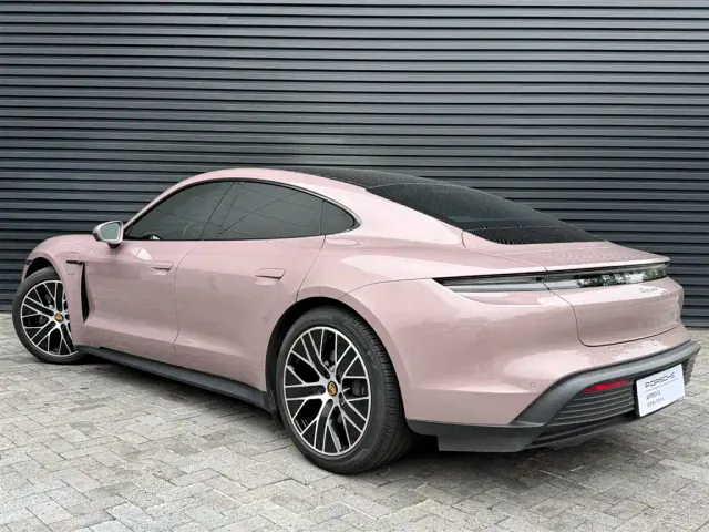Porsche Taycan — Фото автомобиля 4