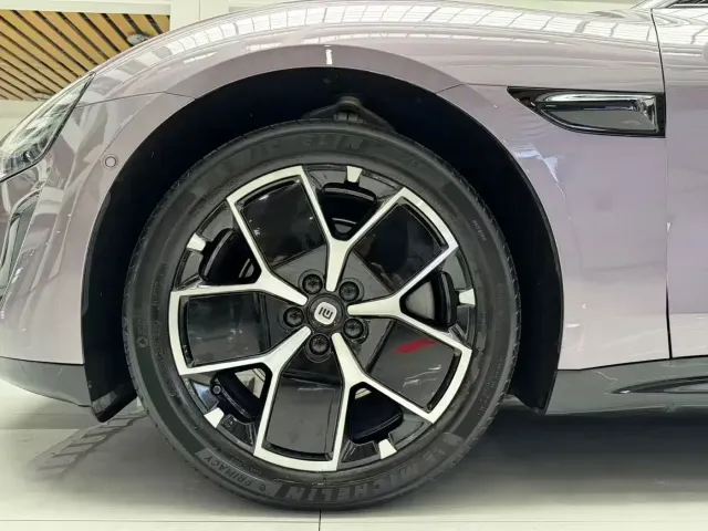 Xiaomi SU7 — Фото автомобиля 22