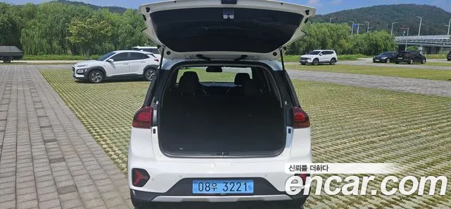 Kia Niro — Фото автомобиля 17