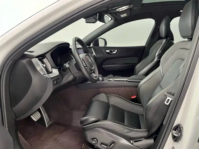 Volvo XC60 — Фото автомобиля 4