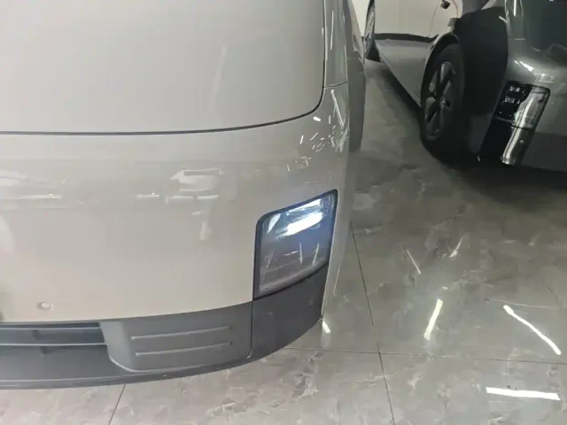 Li Auto MEGA — Фото автомобиля 23
