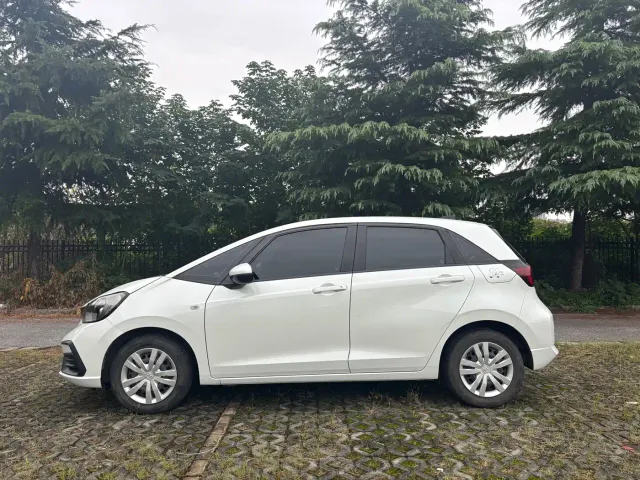 Honda Fit — Фото автомобиля 3