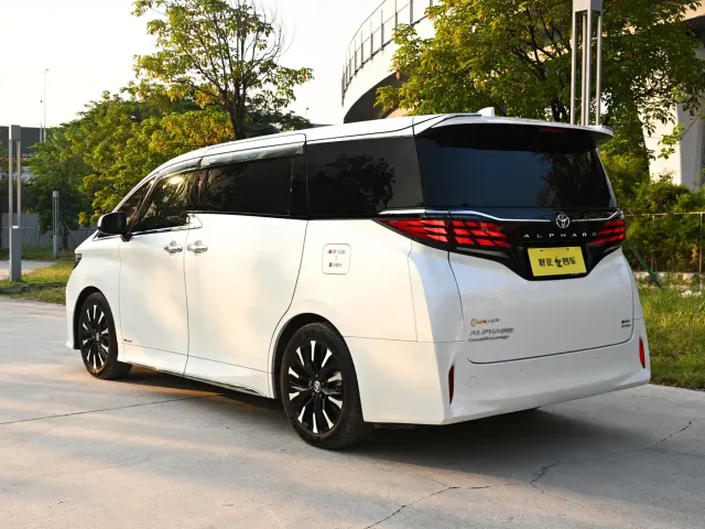 Toyota Alphard — Фото автомобиля 5