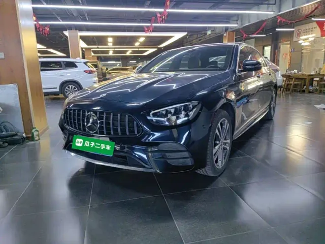 Фотография автомобиля — Mercedes-Benz E-Class