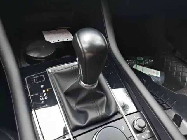 Mazda Axela — Фото автомобиля 13