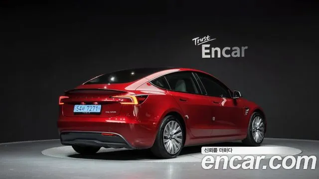 Tesla Model 3 — Фото автомобиля 2