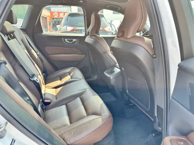 Volvo XC60 — Фото автомобиля 15
