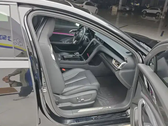Hongqi H6 — Фото автомобиля 8