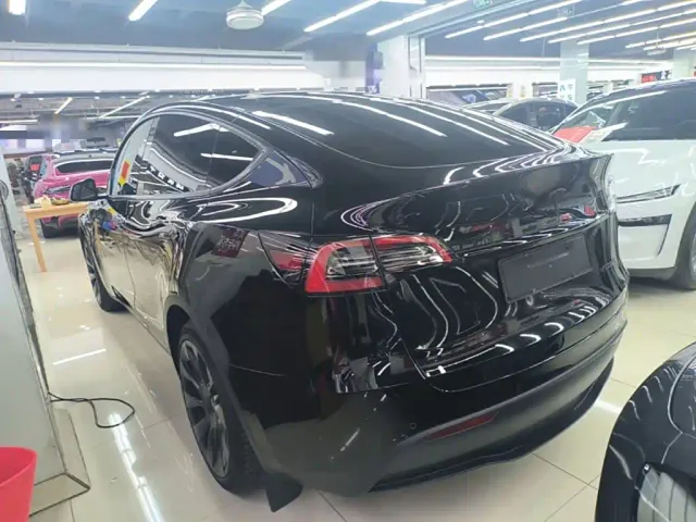 Tesla Model Y — Фото автомобиля 4